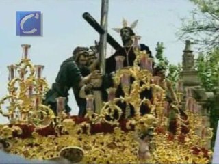 Las procesiones inundan las calles de penitentes