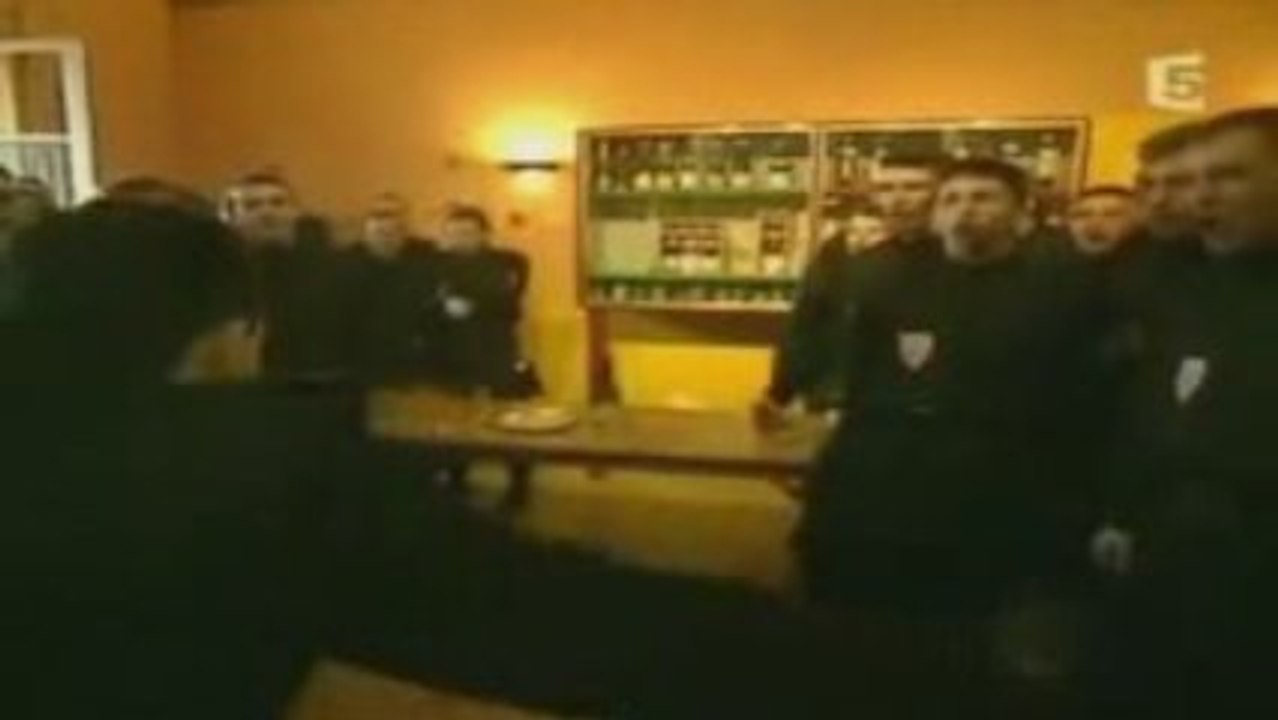 POLICE!!!!!!! Bas les verres