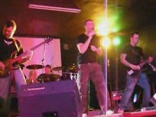 01 - 15 Reasons -  Nervous Breakdown à Harveng 2009