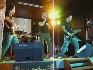 02 - 15 Reasons - Darkness à Harveng 2009