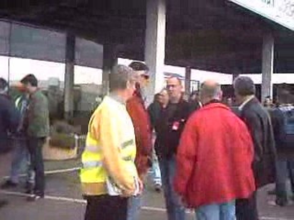 le 30.03.09 arrivée des grèvistes pour soutien aux 4 copains
