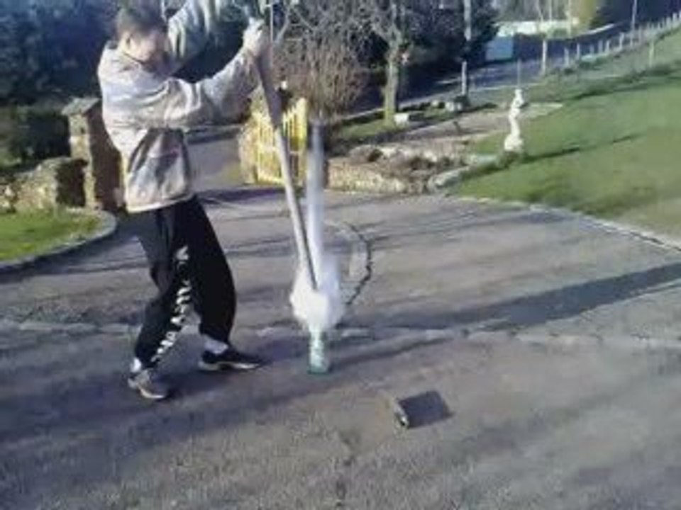 Tir dans une bouteille au pomatator