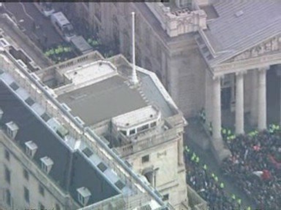 Huge crowds gather for G20 protests in London