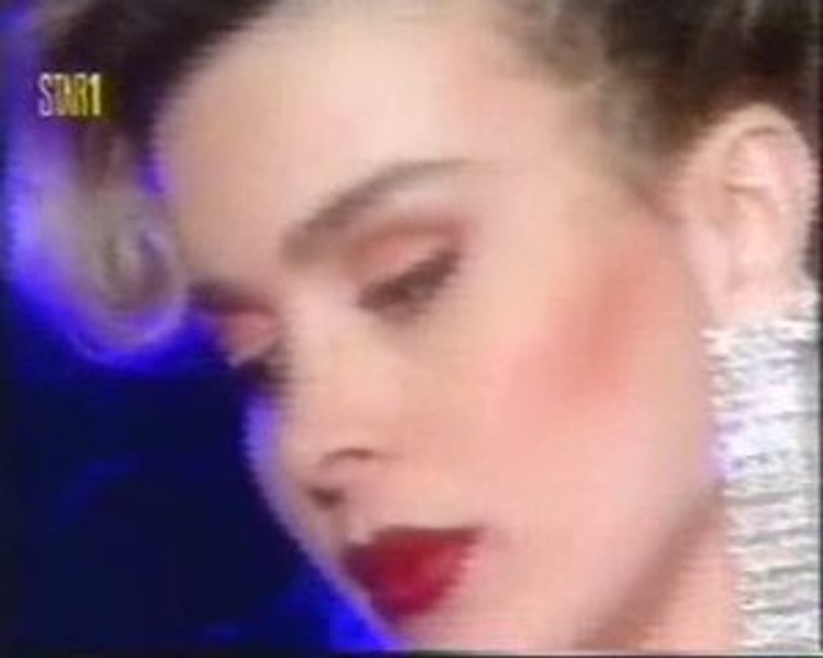 Harika Avci-CILDIRMAK ÜZEREYIM video NOSTALJI star 1