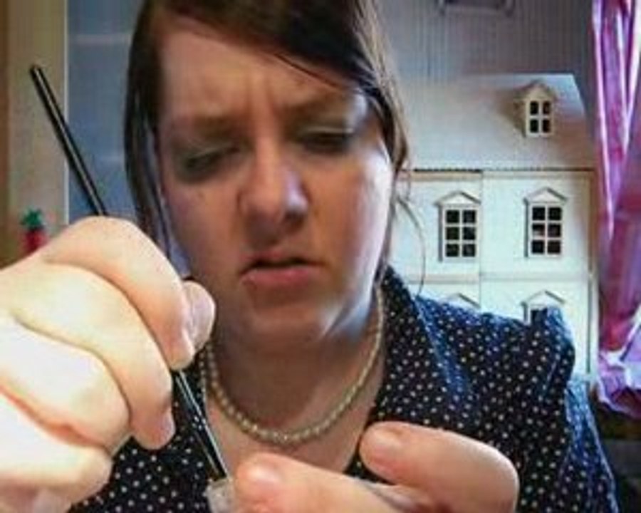 Szybki makijaz dzienny - delikatne, neutralne kolory na oczy