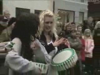 sıradışı bir gösteri müzik çok güzel