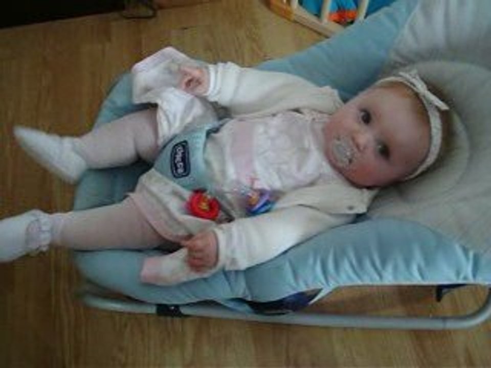 Manon dans son transat