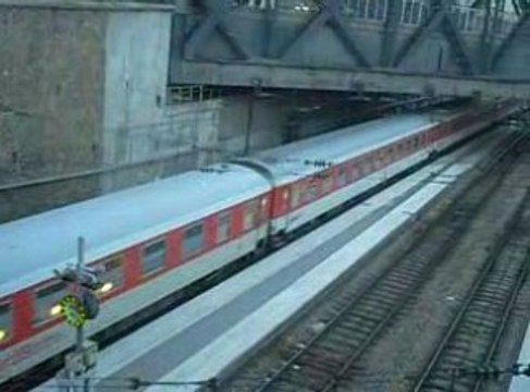 départ de la bb 15017 avec un train couchette allemand