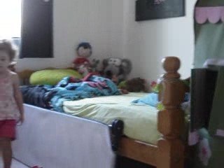 Léonie et Elora dans la chambre