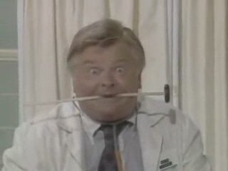 Benny Hill > Délire Hopital