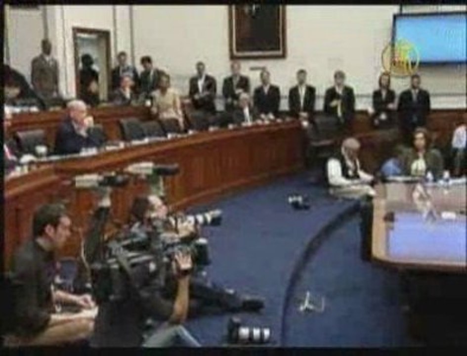 Former AIG Head Passes Blame
