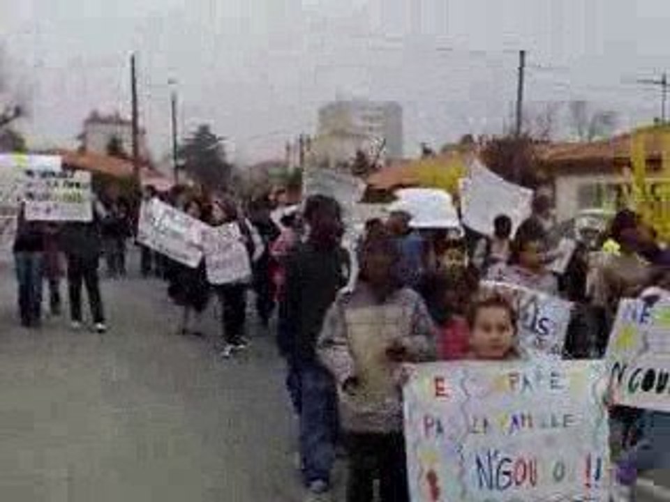 Manifestation Poitiers contre expulsion  Mr N'GOULOU 2/3