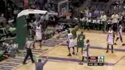 NBA Matt Barnes and Robin Lopez connect for the two-hand sla