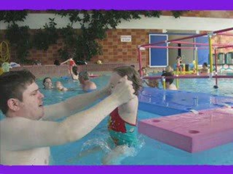 Léa aux bébés nageurs 040409