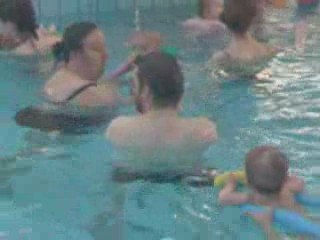 Petite Louise et les bébés nageurs