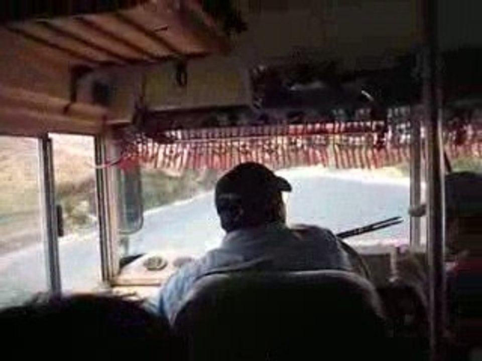 Il faut bien se tenir dans les bus