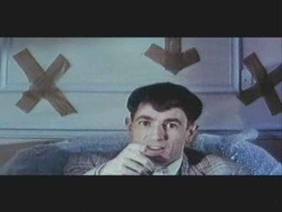 J'm'appele Bernie Noël et j'aime bien les hyènes