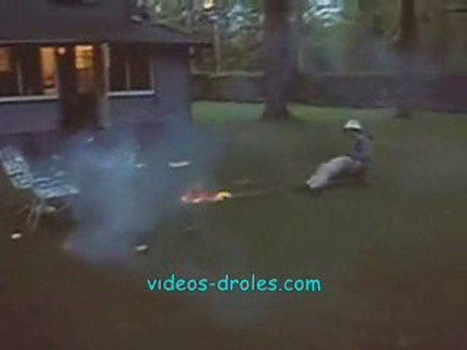 Feu d'artifice surprise attaché au pied