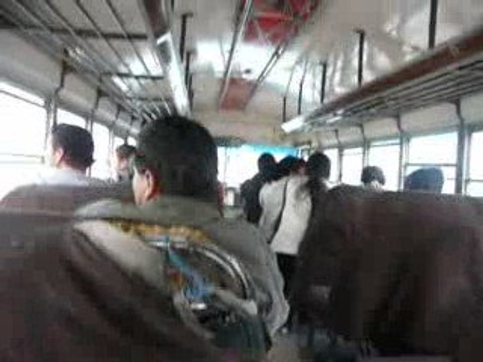 Dans le bus ca saute