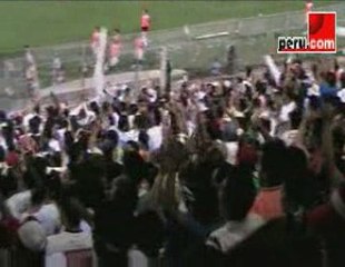Peru.com: Hinchas del Universitario - Cristal