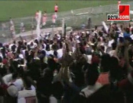 Peru.com: Hinchas del Universitario - Cristal