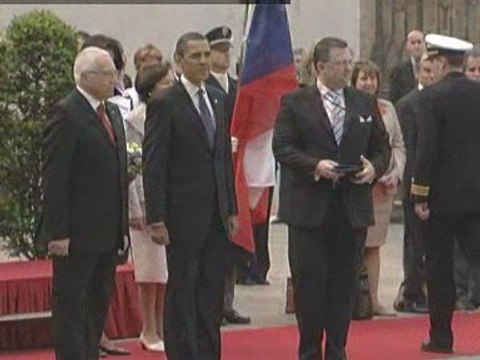 Barack Obama walks on red carpet in Prague ahead of talks