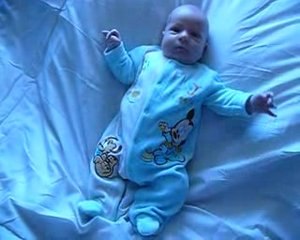 1er pyjama en 3 mois! je suis grand!