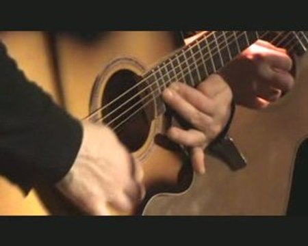 Ange Torre nous joue un petit morceau de guitare manouche !