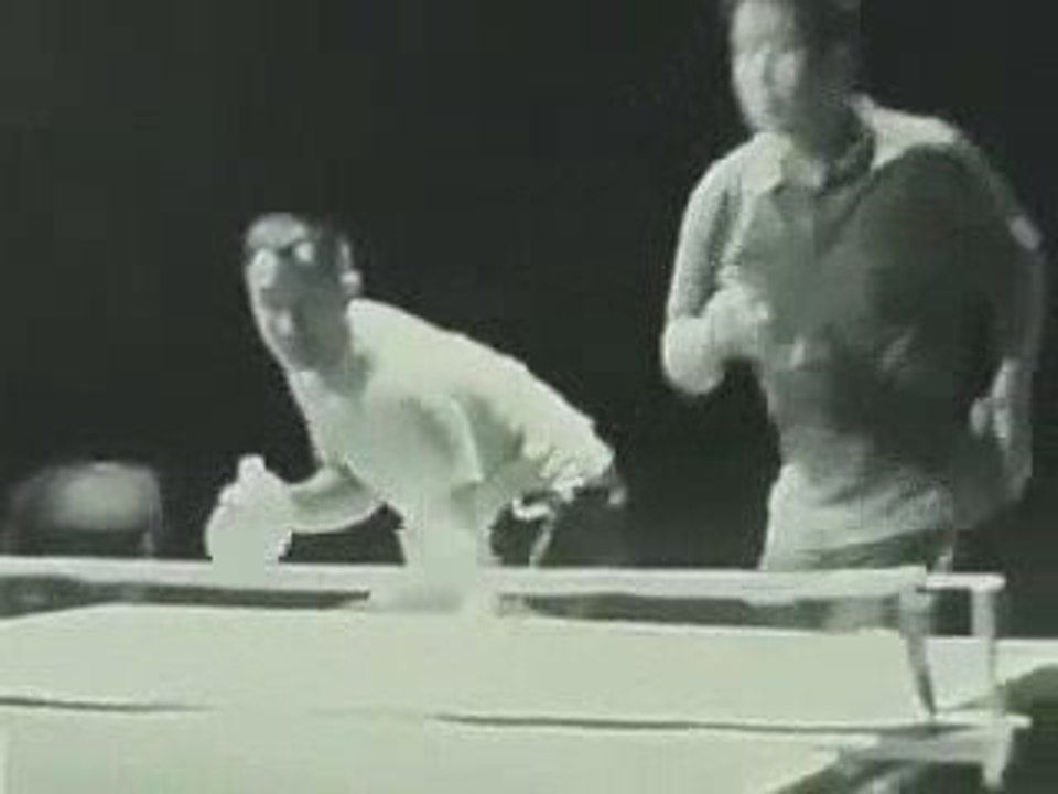 Bruce lee mıncıka ile  ping-pong oynuyor dehset bisey
