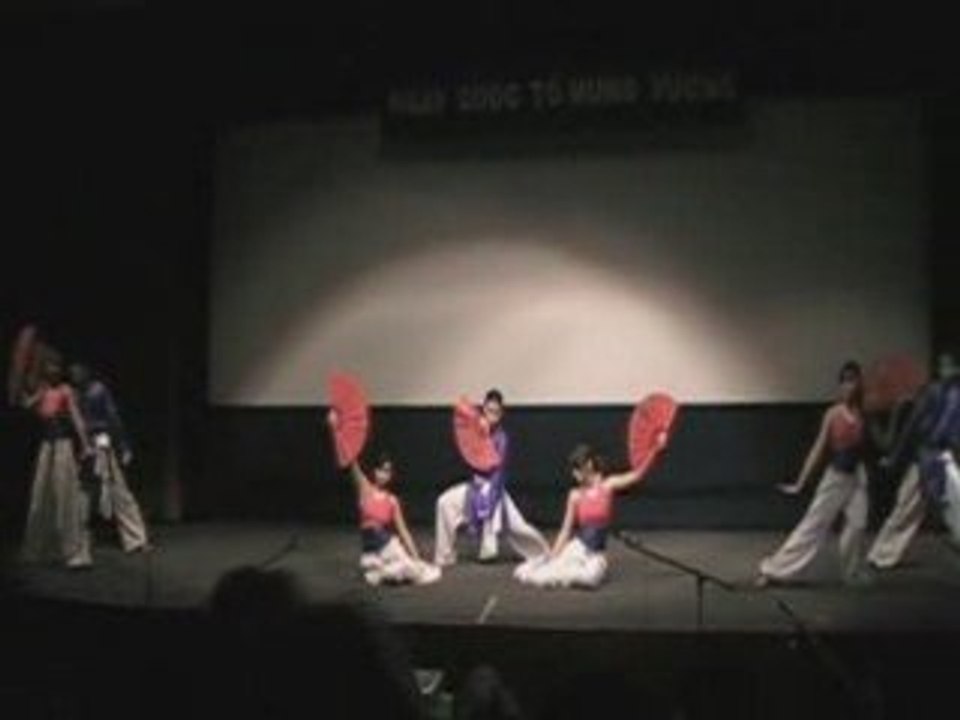 Danse Ben Em La Bien Rong