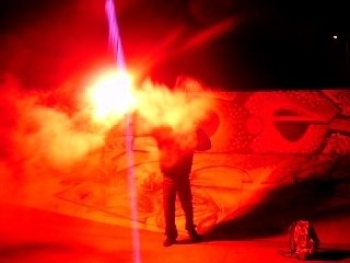 allan avek un fumigene