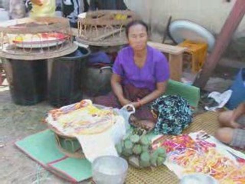 Laos Vientiane That-Luang (les gens)
