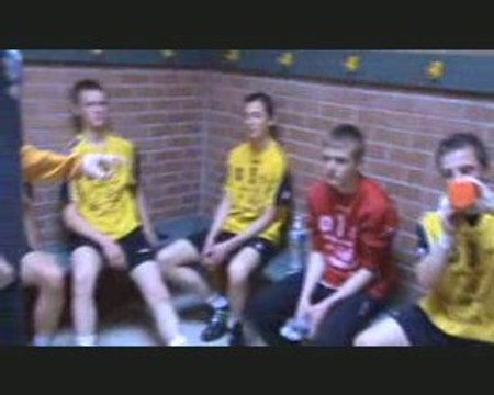 Dans les vestiaires à la mi temps