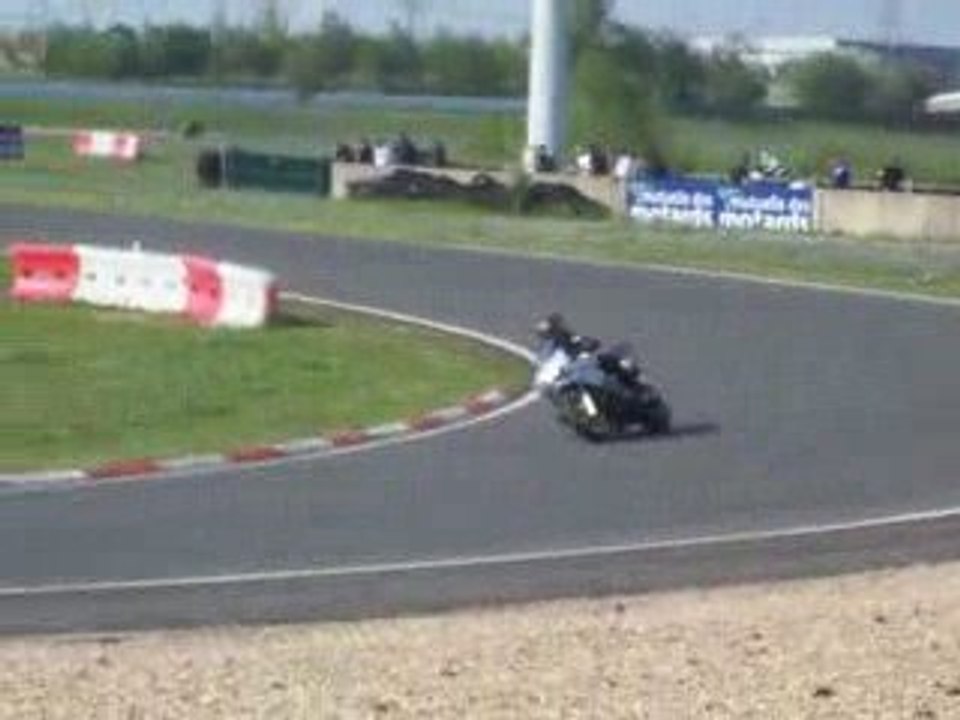 circuit carole sv 650 s et fz1 julien et nico 17