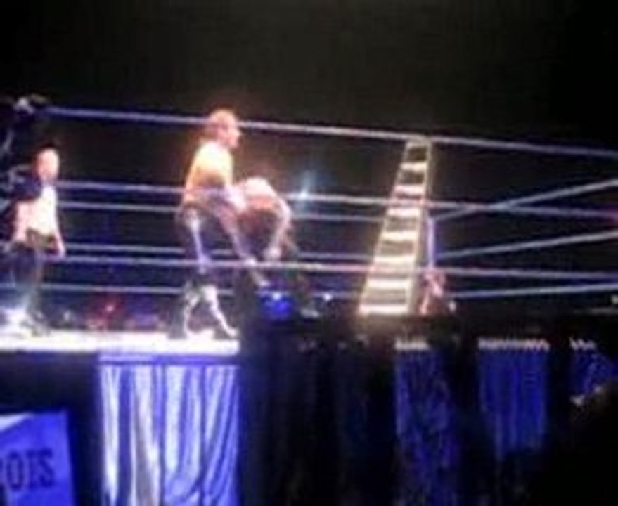 Matt et Jeff hardy street fight extrait 2