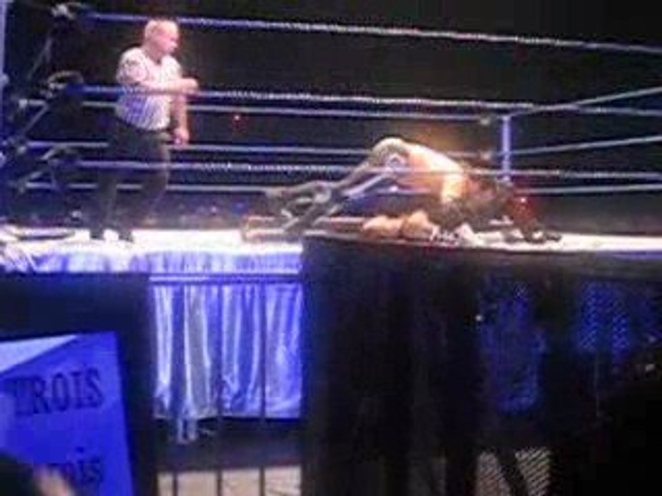 Matt et Jeff hardy street fight extrait 1