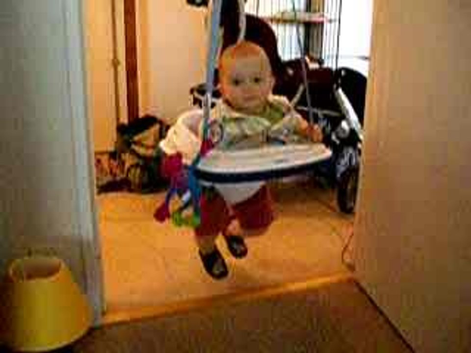 ephram bien réveillé dans son jumper !