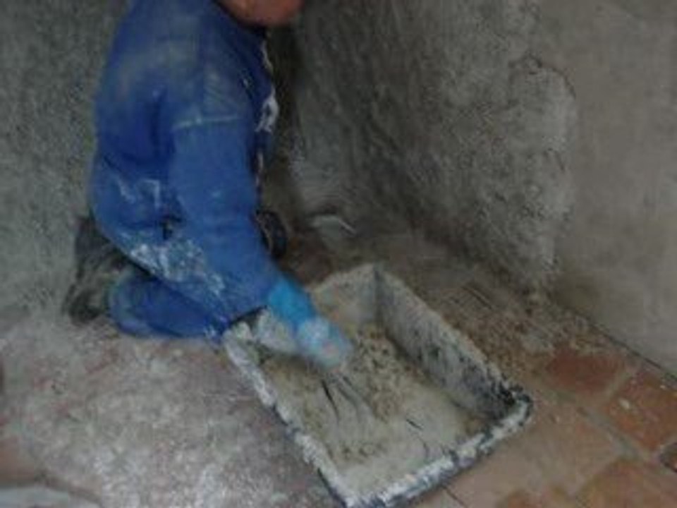 Réalisation d'un enduit chaux-chanvre