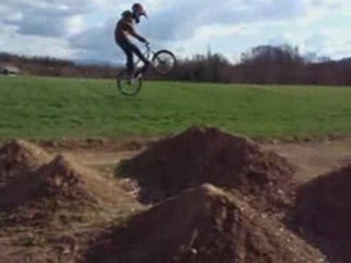 session dirt au champs de bosse Nilisium Trail en bmx