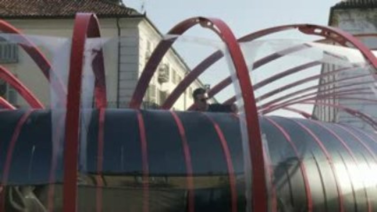 New BRAVIA ad from Sony - Featuring world's largest zoetrope