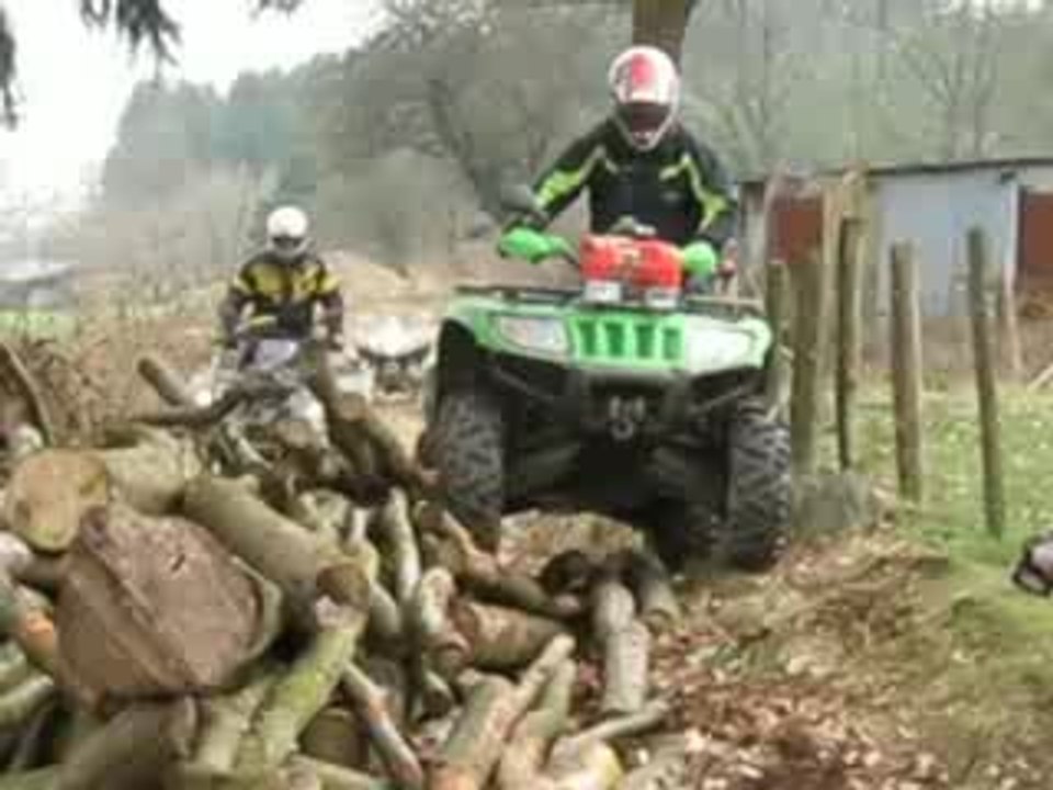 Tonton Marcel et Legros au tas de bois