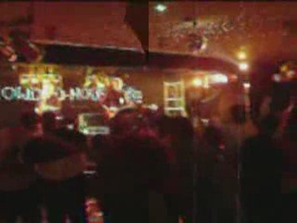 Patrick Cox mit Chilly im Crowded House Oberhausen