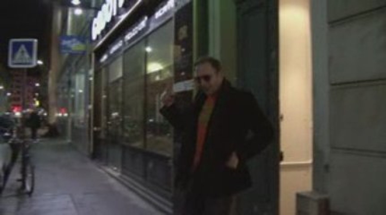 Distribution de vrais billets dans Paris !!