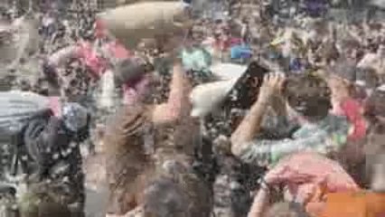 Bitwa na poduszki w centrum Warszawy