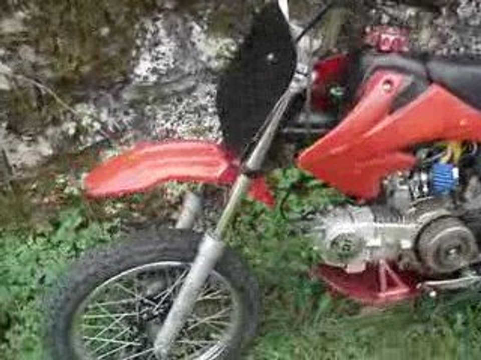 dirt bike réparé ! elle démare ! et roule !