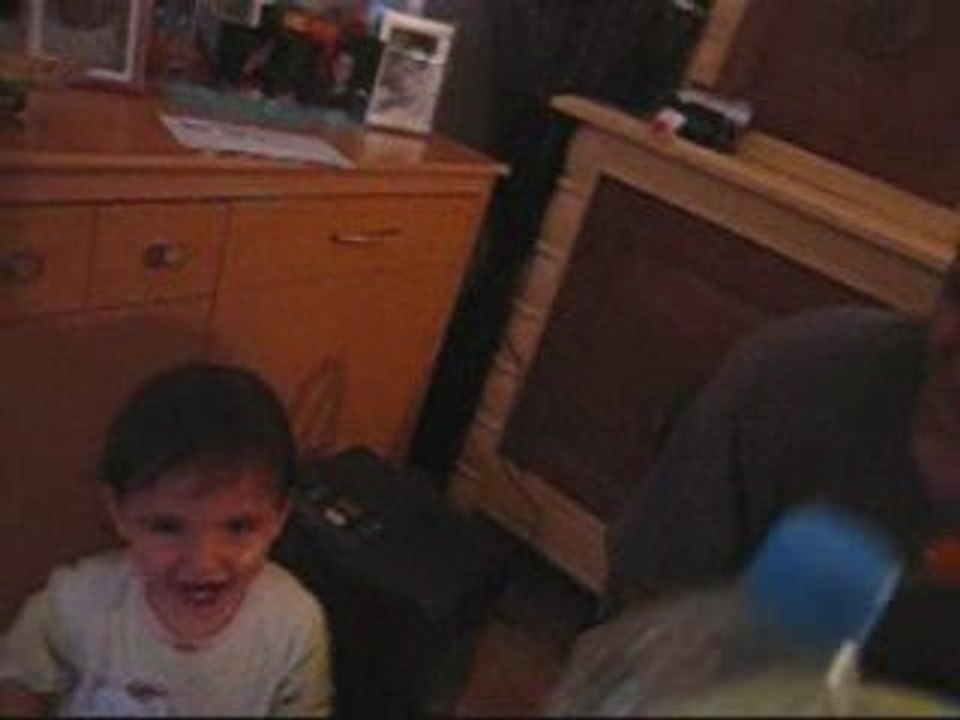 Meilyne fait des guilis à papa