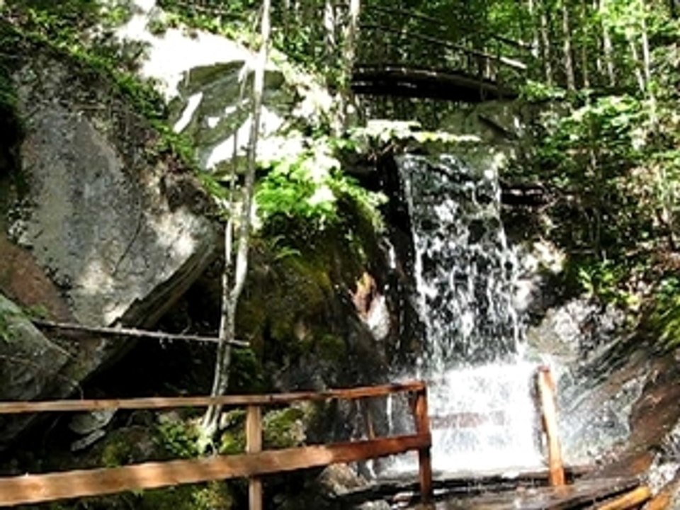 Petit Paradis avec grande chute d'eau à Mont tremblant