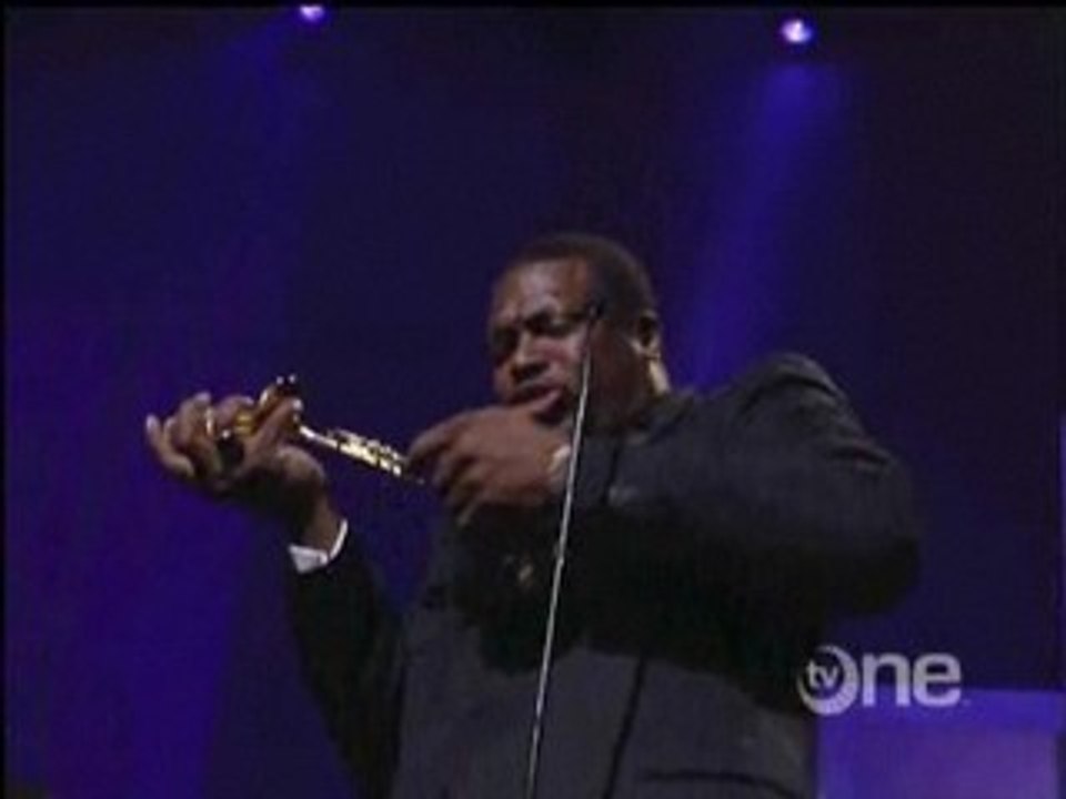 TV One: Trumpet Awards -- Chris Tucker Breaks His Award