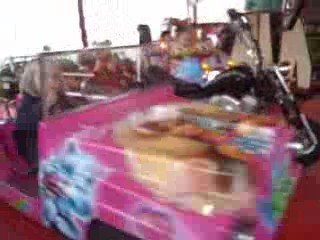 Zelia auf dem Karusell - Zelia sur le manège