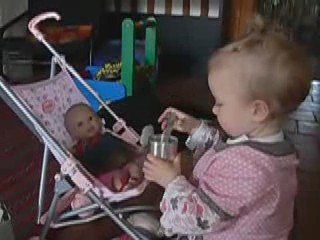 Soledad et ses poupées (1an)